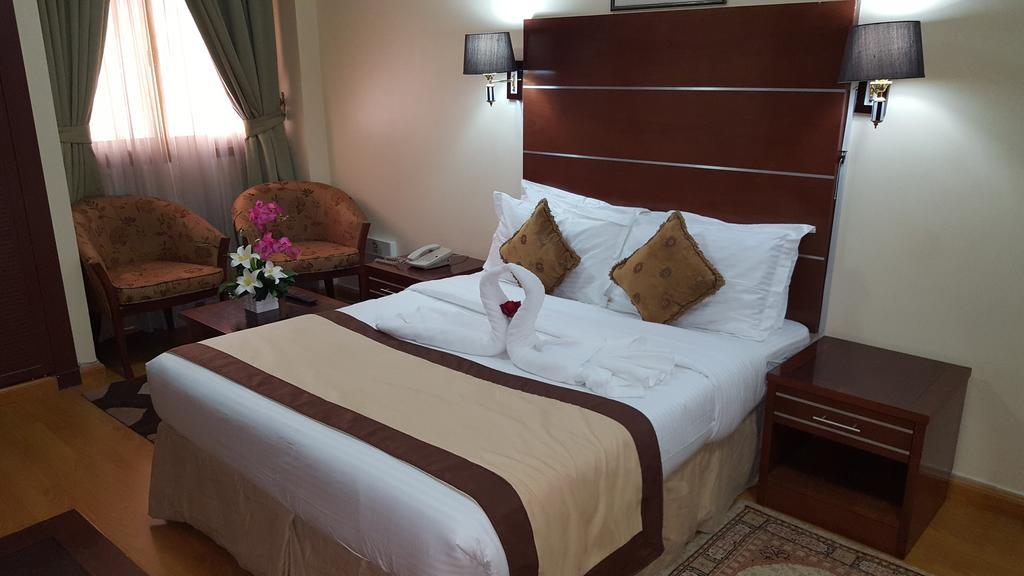 London Crown 2 Hotel Apartments Dubai Exterior photo