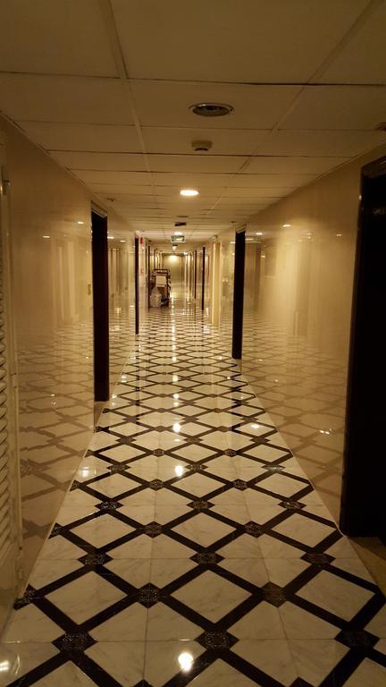London Crown 2 Hotel Apartments Dubai Exterior photo